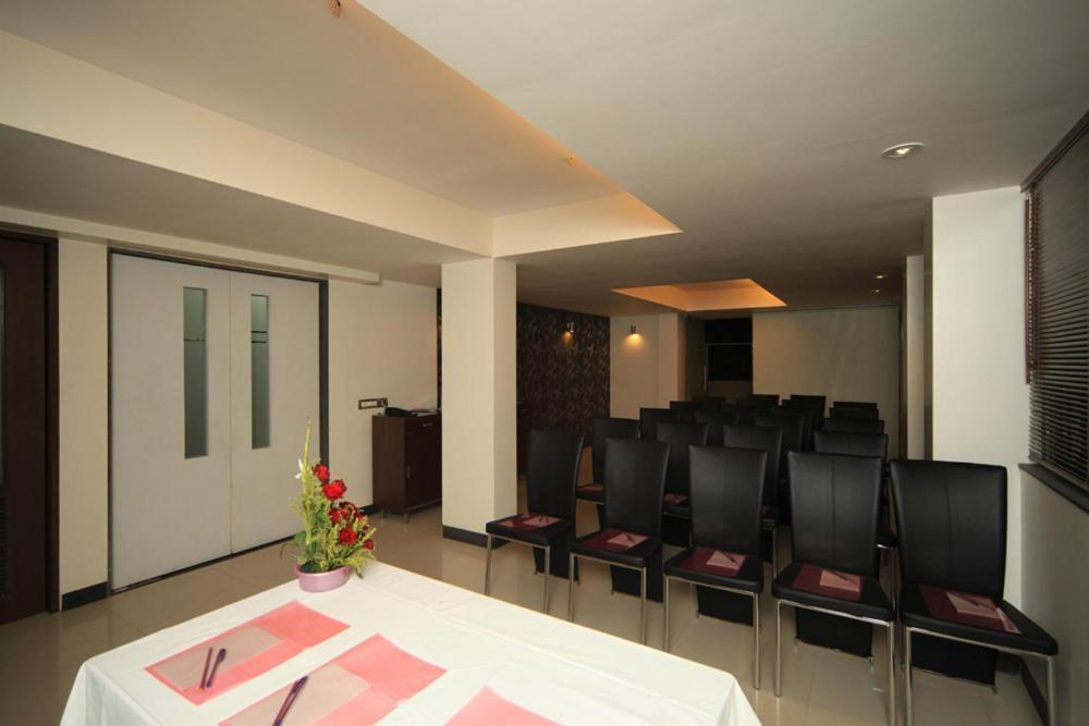 Centurion Inn Пуна Экстерьер фото